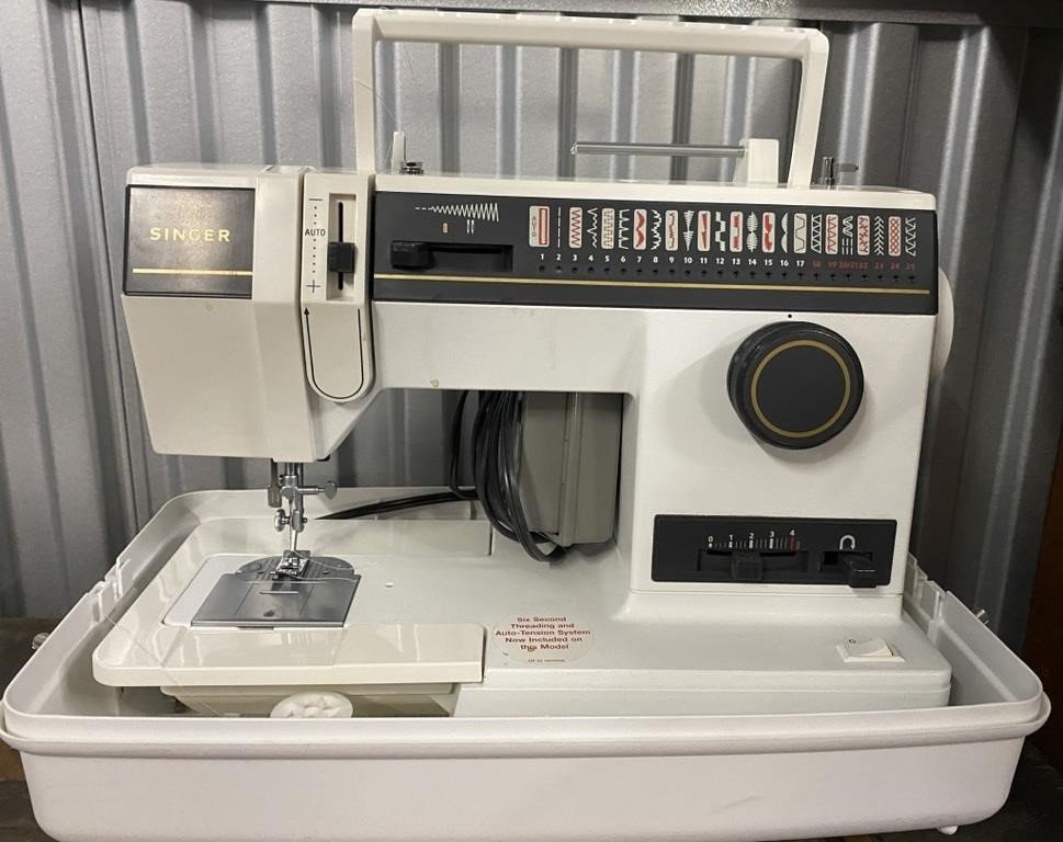 VINTAGE SINGER SCHOOL MODEL PORTABLE SEWING MACHINE – The Oaks of  Montgomery Antiques
