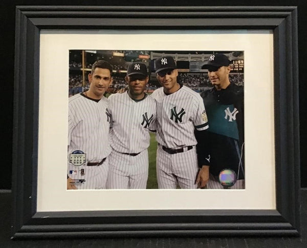 AUTHENTIC PICTURE OF NEW YORK YANKEES BASEBALL PLAYERS (FRAMED)
