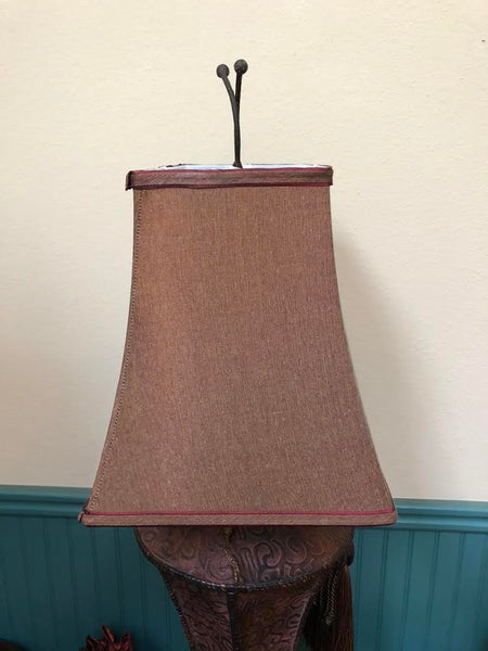 NICE DECORATIVE LAMP WITH SHADE (WORKS!)