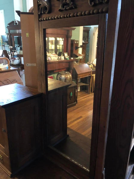 ANTIQUE MIRRORED DRESSING TABLE