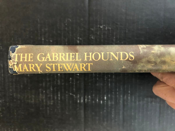 1967 THE GABRIEL HOUNDS BY MARY STEWART (HARDBACK BOOK WITH DUST JACKET)
