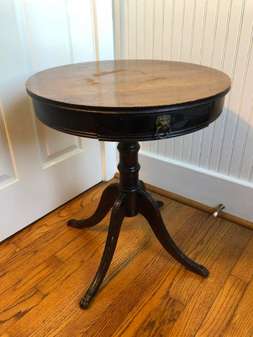 ANTIQUE WALNUT ROUND OCCASIONAL TABLE