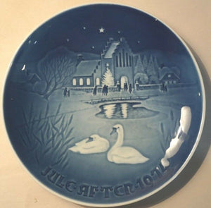 1974, Bing & Grondahl Christmas Plate Jul After Christmas in the Village