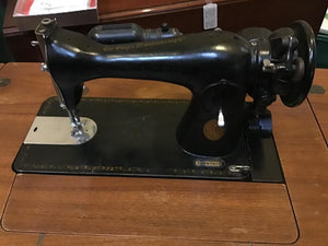 ANTIQUE SINGER SEWING MACHINE AH383906 IN CABINET (WORKS!)