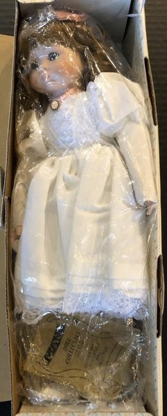 1991 SEYMOUR MANN 16" PORCELAIN DOLL IN WHITE DRESS (YK-4008) NEW IN BOX W/ COA AND TAGS